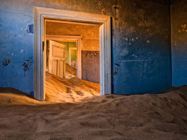 Kolmanskop nel deserto della Namibia - i posti abbandonati più belli del mondo 