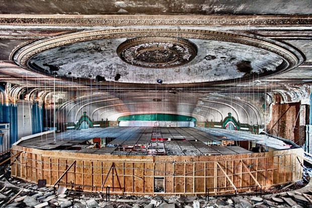 Il Lawndale Theater a Chicago - i posti abbandonati più belli del mondo 