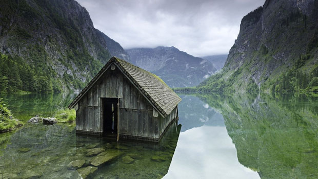 Una capanna di pescatori sul lago in Germania - i posti abbandonati più belli del mondo