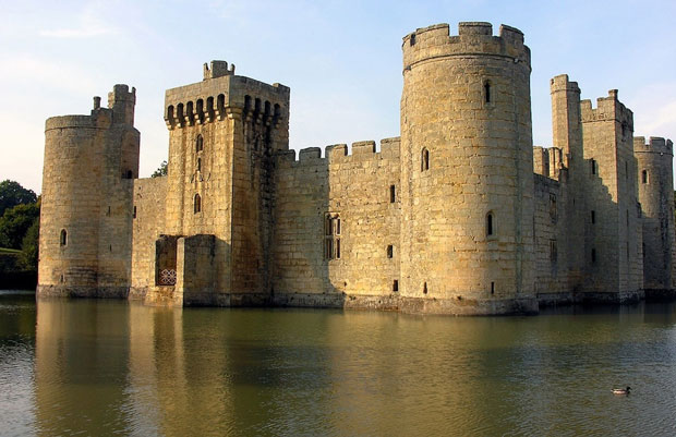 Il castello di Bodiam nell’East Sussex, Inghilterra - i posti abbandonati più belli del mondo