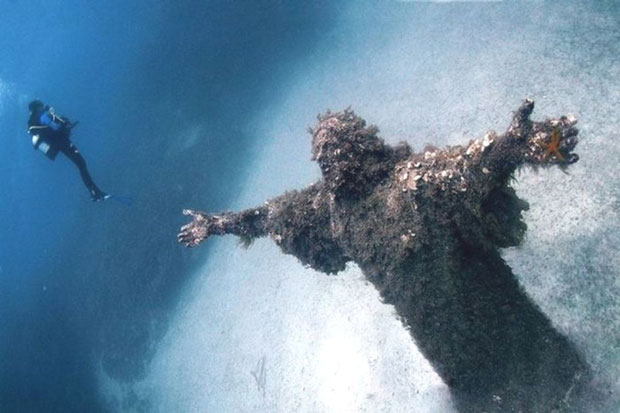 Il Cristo degli abissi a San Fruttuoso - i posti abbandonati più belli del mondo