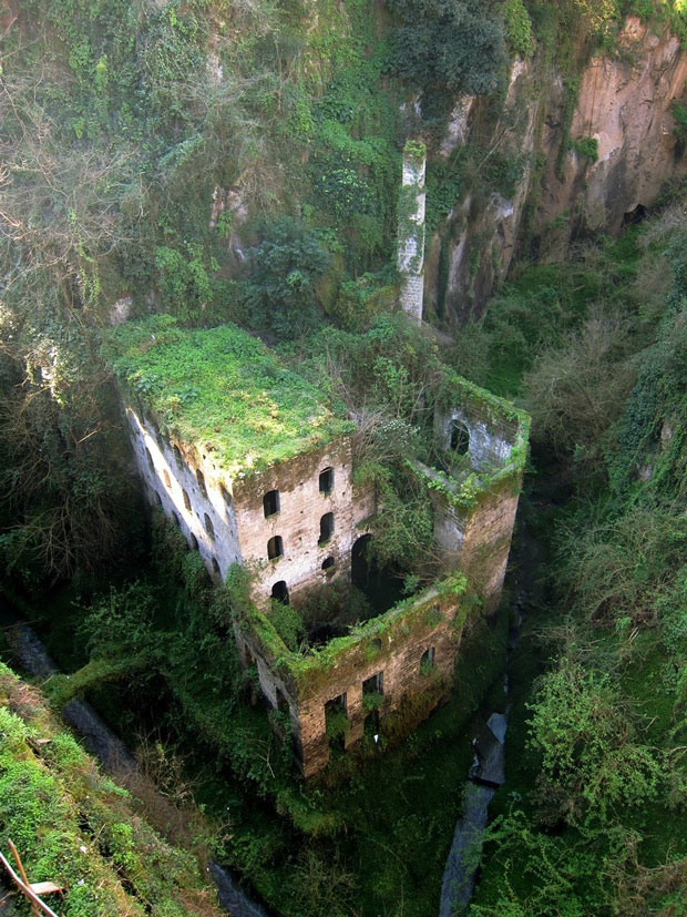 Un mulino abbandonato vicino a Sorrento - i posti abbandonati più belli del mondo