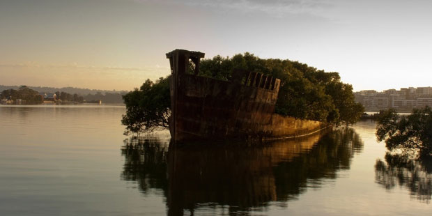 Un relitto nella Homebush Bay in Australia - i posti abbandonati più belli del mondo